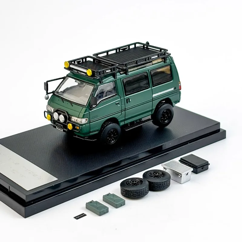 AM 1/64 Mitsubishi Delica 4X4 Gemodificeerde Off-road Van Legering Speelgoed Motorvoertuig Diecast Metalen Model Geschenken