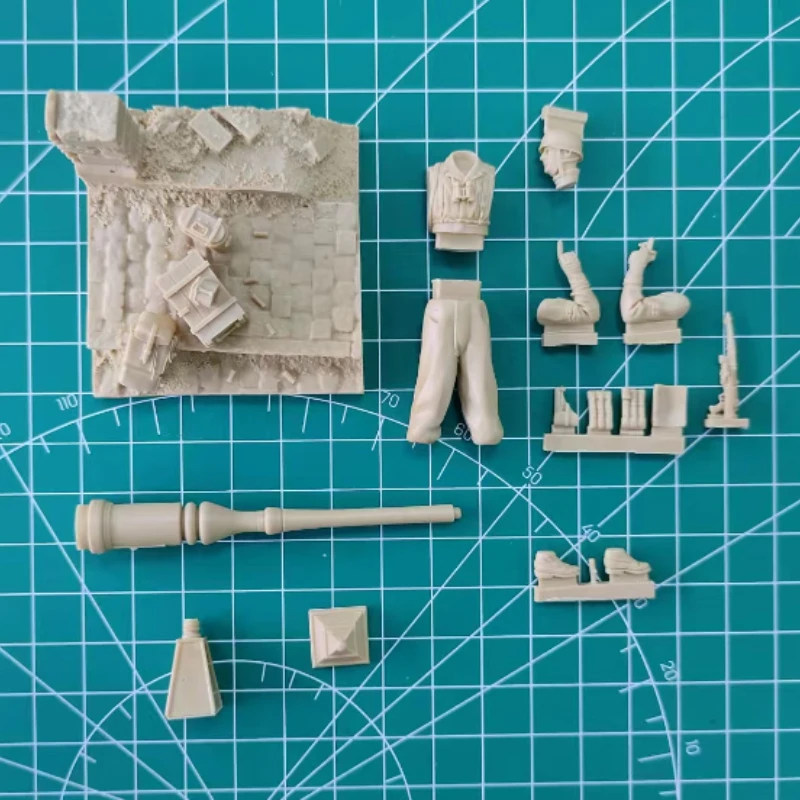 1/35 Scale Die-Cast Resin Figure Model Kit German Paratrooper Vignette & Base Unassembled and Unpainted