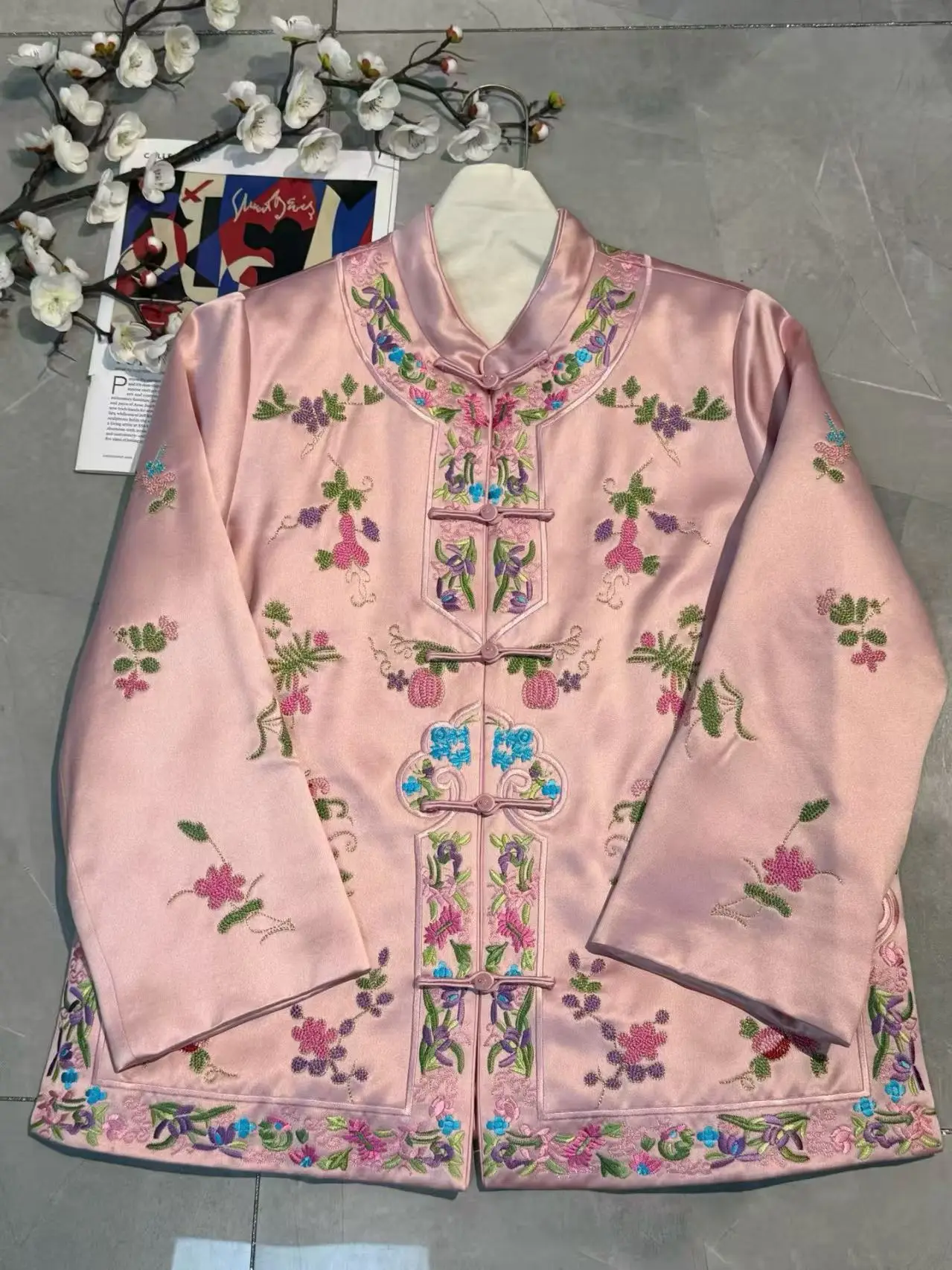 خريف شتاء جديد الوقوف طوق الصينية اليدوية زر خلات النسيج المطرزة زهرة صغيرة أنيقة المرأة سترة قطن