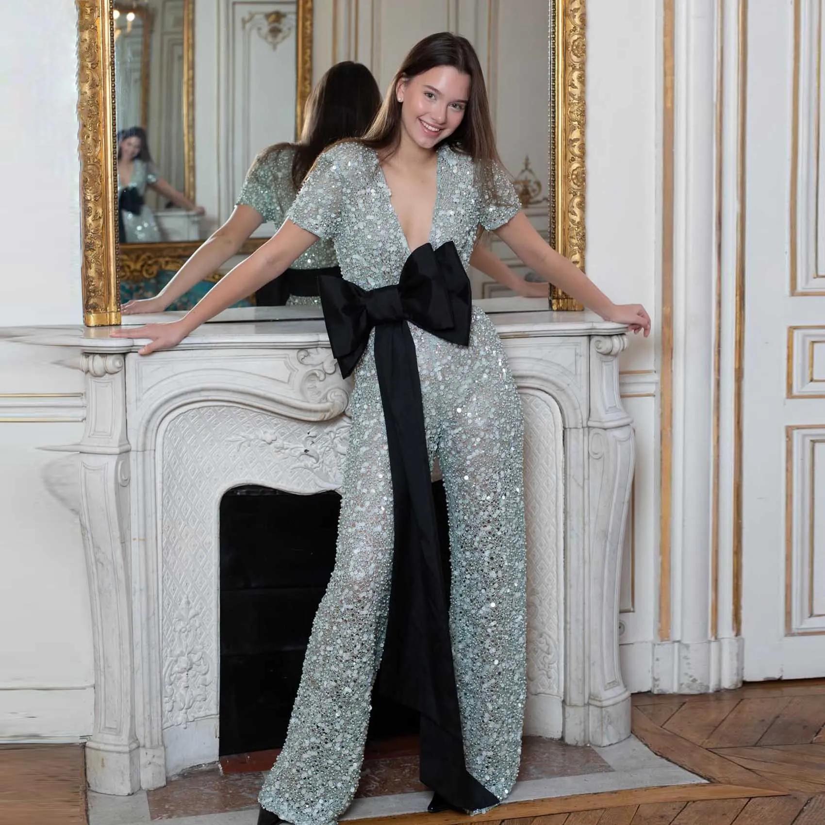 Atemberaubendes Spitzen-Jumpsuit-Kleid mit Pailletten und schwarzem Schleifengürtel, glitzernde Perlen, Perlen-Abendkleider, formelle Anlässe, Jumpsuit-Kleider