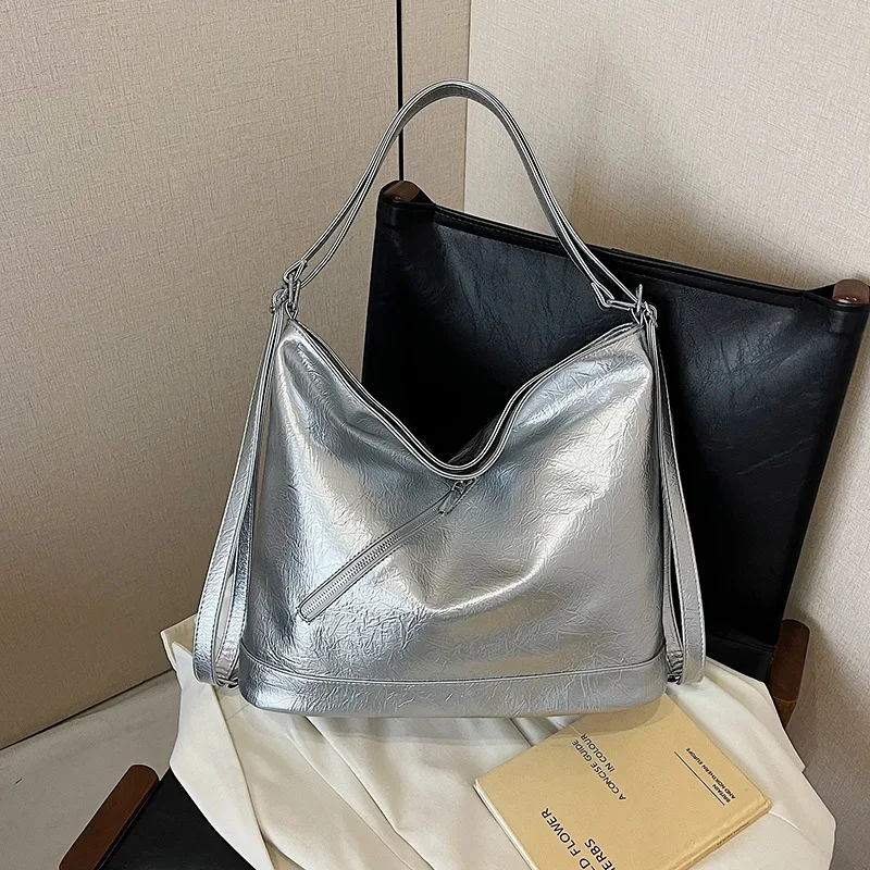 

2025 New Spring Commuter Shoulder Bag Large Capacity Tote Bag Casual Personality Luxury Versatile Messenger Bag