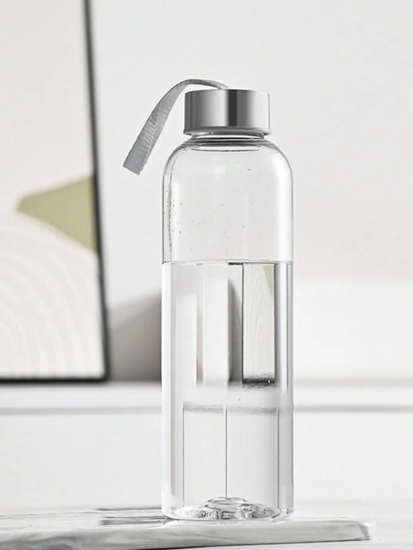 1 PC 600 ml transparente Wasserflasche mit Tragegurt, täglicher Direkttrinkbecher