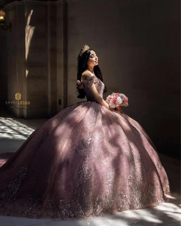 Rose Gold Off Shoulder Quinceanera Dress 2024 Off Shoulder Gillter vestidos para damas de honor de quinceañera sweet 15