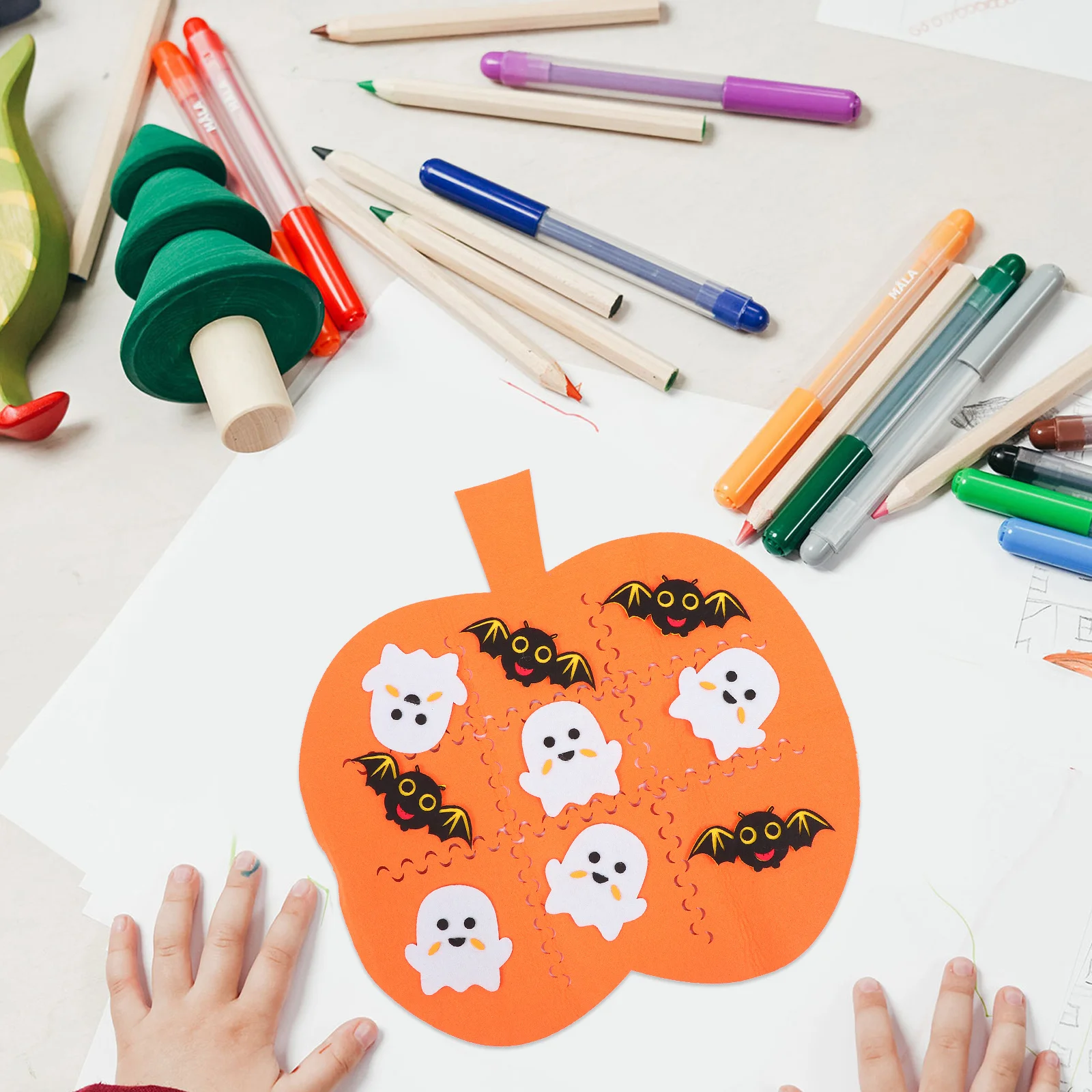 

Kids Halloween Puzzle Board Game Educational Felt Cognitive Learning Portable Grid Plate Bat Shaped Objects Kids Game Felt