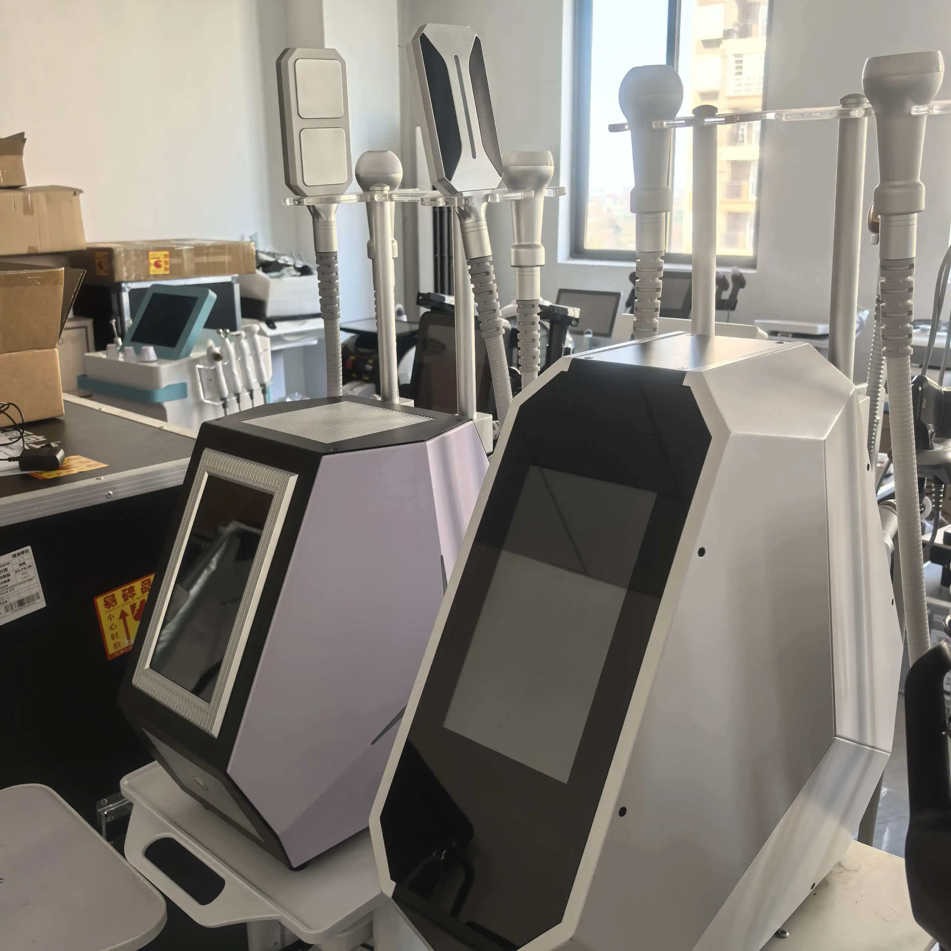 

Cryo Lipolysis Hot & Cold Machine - Body Slimming, Fat Reduction & Cool Face Lifting for Sculpted Results Frequency Cryolipolys