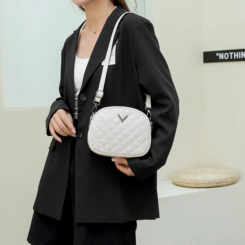 

Leather women's bag fashion rhombus head layer cowhide small one-shoulder crossbody bag