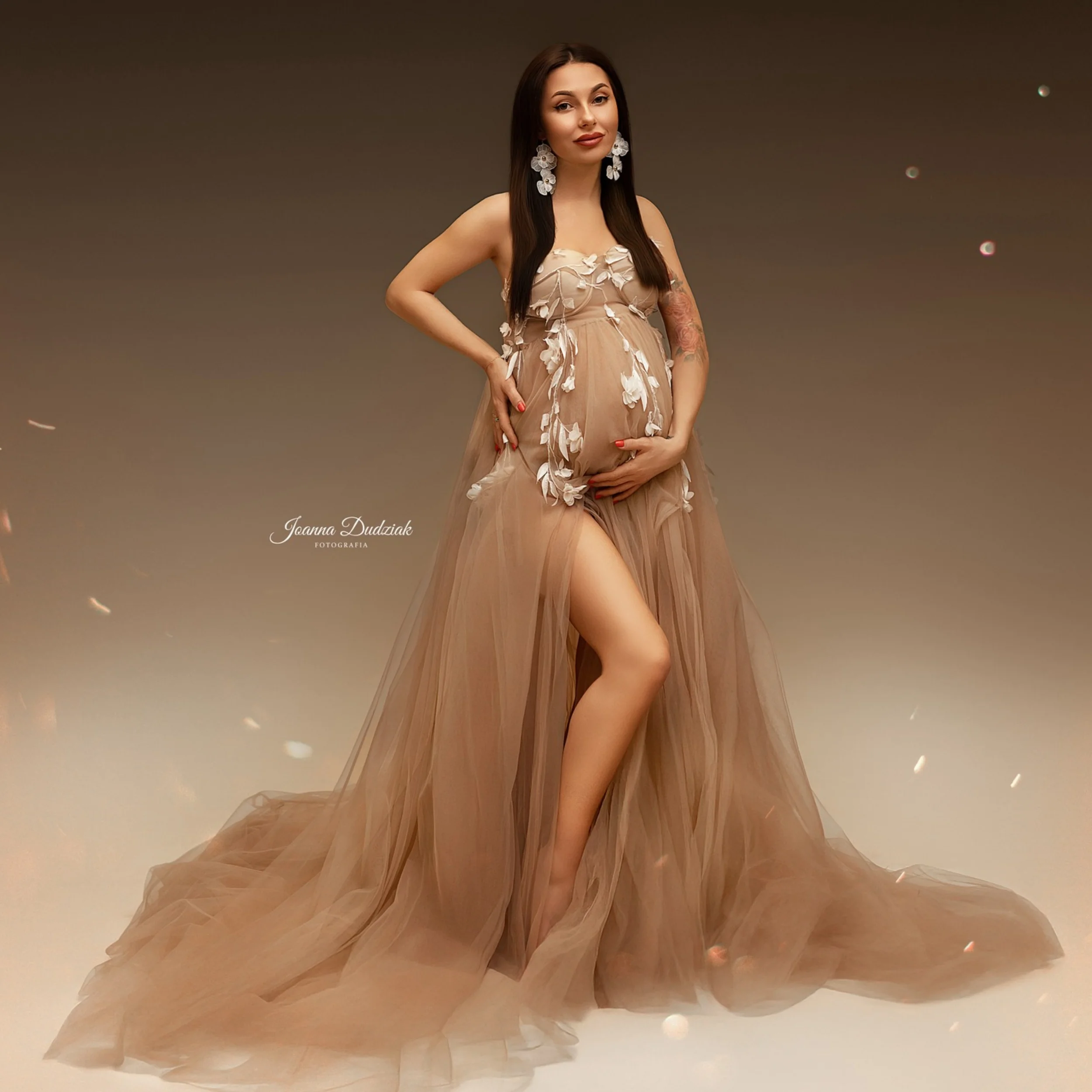 

Linda Champagne Maternity Dresses A Line Lace Appliques Prom Gowns Slit Pregnant Outfit Wear Customized Babyshower Gowns