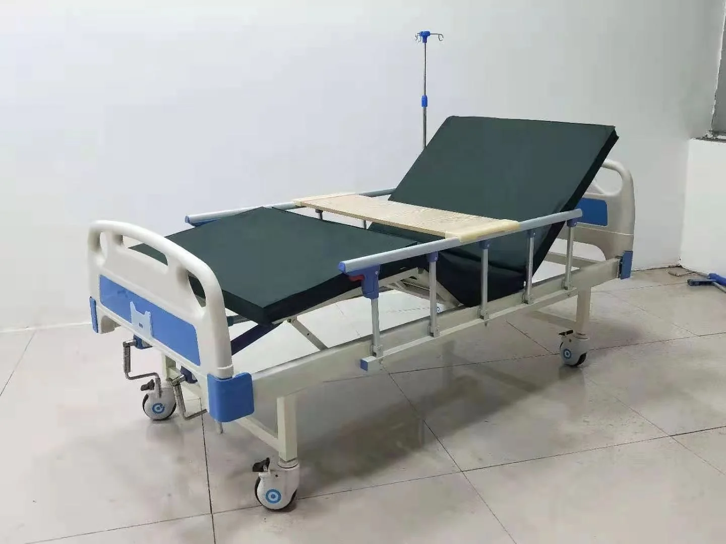 Hospital Equipment High quality Foldable Multifunctional Slatted manual ABS Hospital Bed