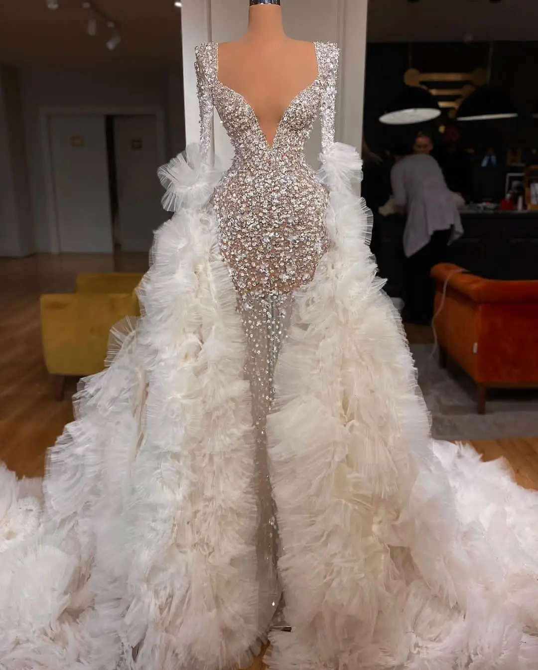 Exquisite Mermaid Wedding Dresses Long Sleeves V Neck Sequins Beaded Appliques Diamonds Lace Layer Bridal Gowns Vestina De Novia