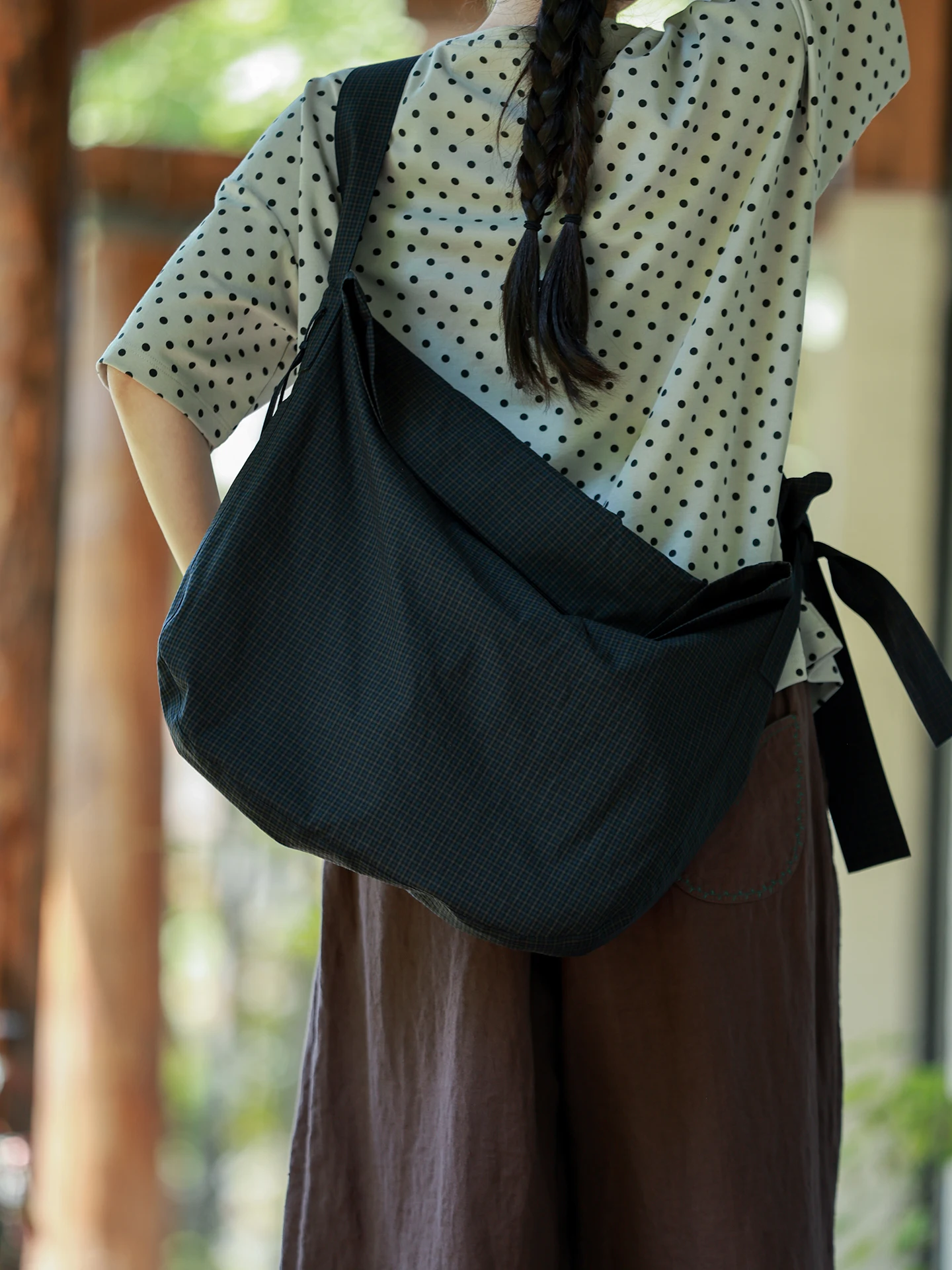 

Оригинальная повседневная универсальная темно-синяя клетчатая женская сумка большой вместимости, дорожная портативная сумка на одно плечо с диагональным крестом, модная