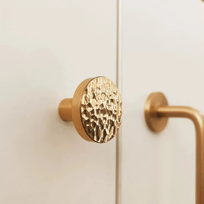 

Hammer Patterned Brass Handmade Handle Nordic Light Luxury Retro Clothing Cabinet Door Drawer Furniture Handle Customization