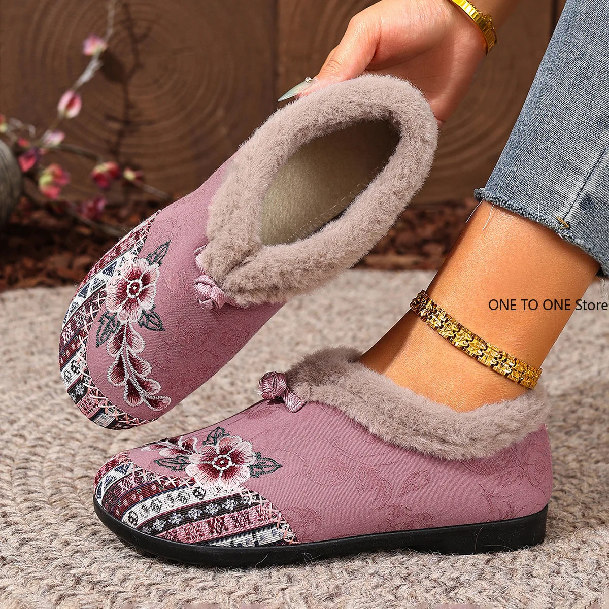 

Winter Cloth Cotton Shoes Embroidered Bag Heel Middle Aged and Elderly Warm and Comfortable Soft Soled Cotton Shoes Wholesale