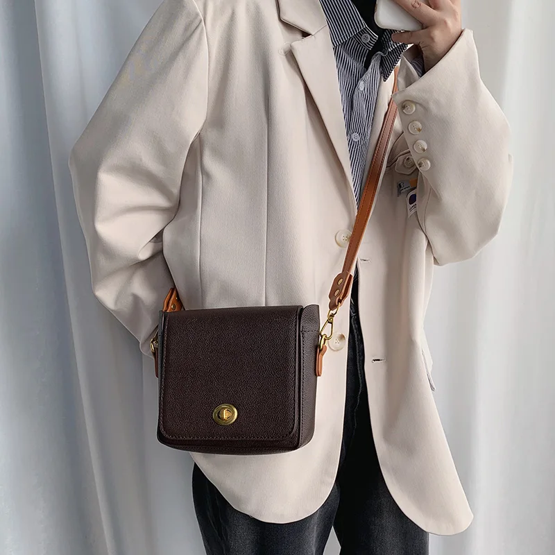 2022 New Style Retro Brown Small Shoulder Bag Simple Man Messenger Crossbody Bag Man Pu Leather Mini Phone Bag