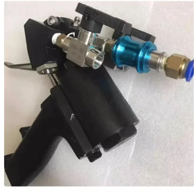 New Foam Spray Gun P2 High-pressure Pneumatic Two-component Spray Machine Accessories Polyurea Spray Gun