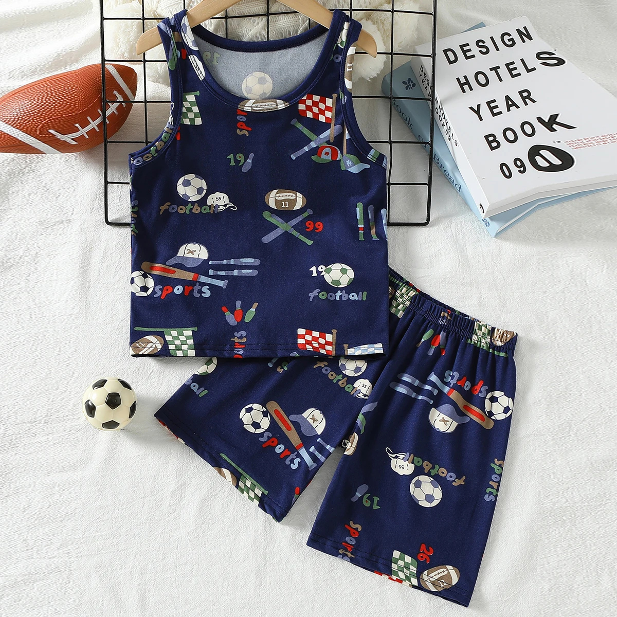 3-teiliges, bequemes Set mit niedlichem Fußball-Print für Kinder, Rundhals-Kurzarm-Top für Jungen und Mädchen, Shorts mit elastischem Bund – Detail 4