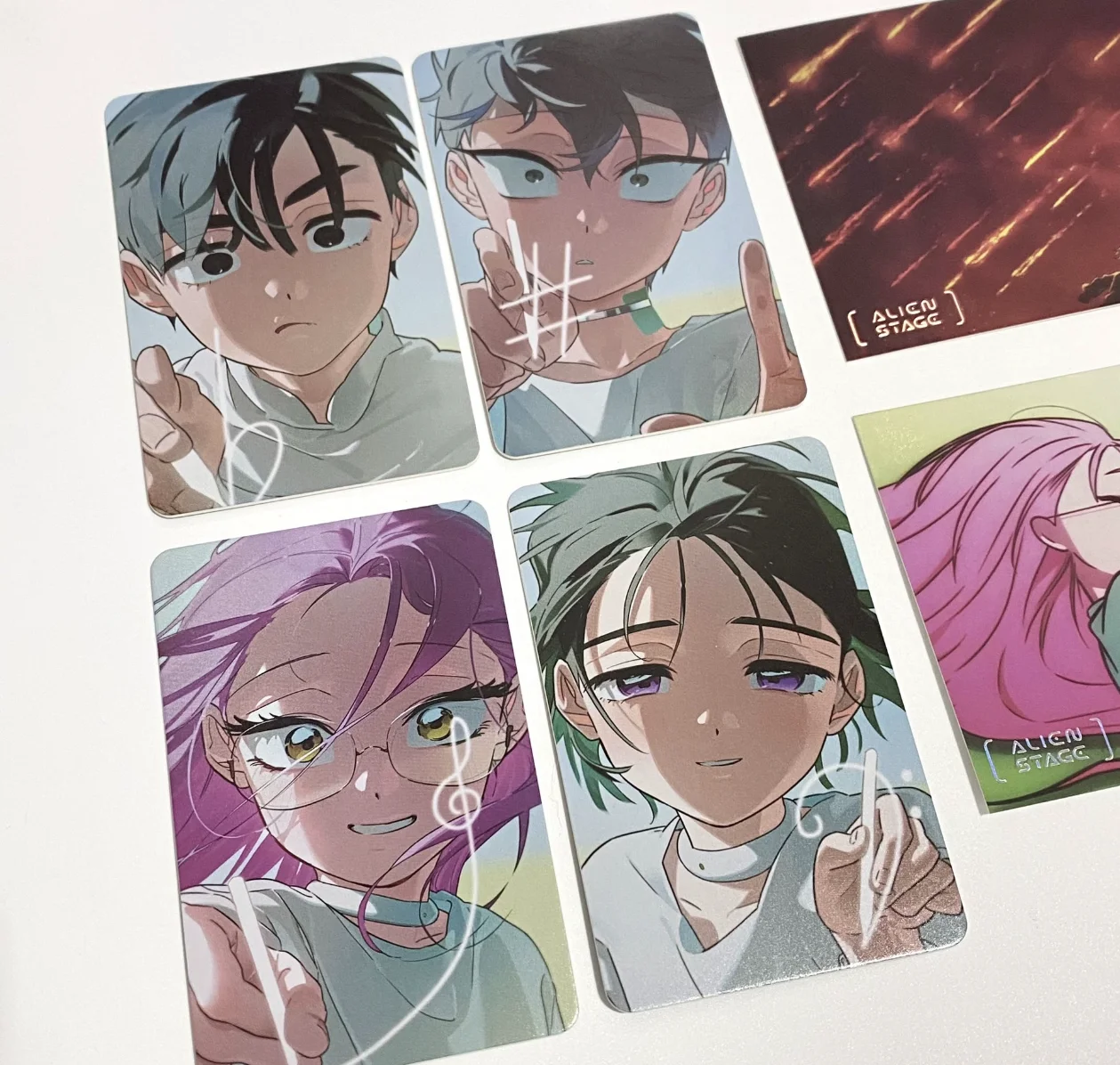 2025 Neu auf Lager, 4 Karten/Packung, Alien-Bühnenkarten