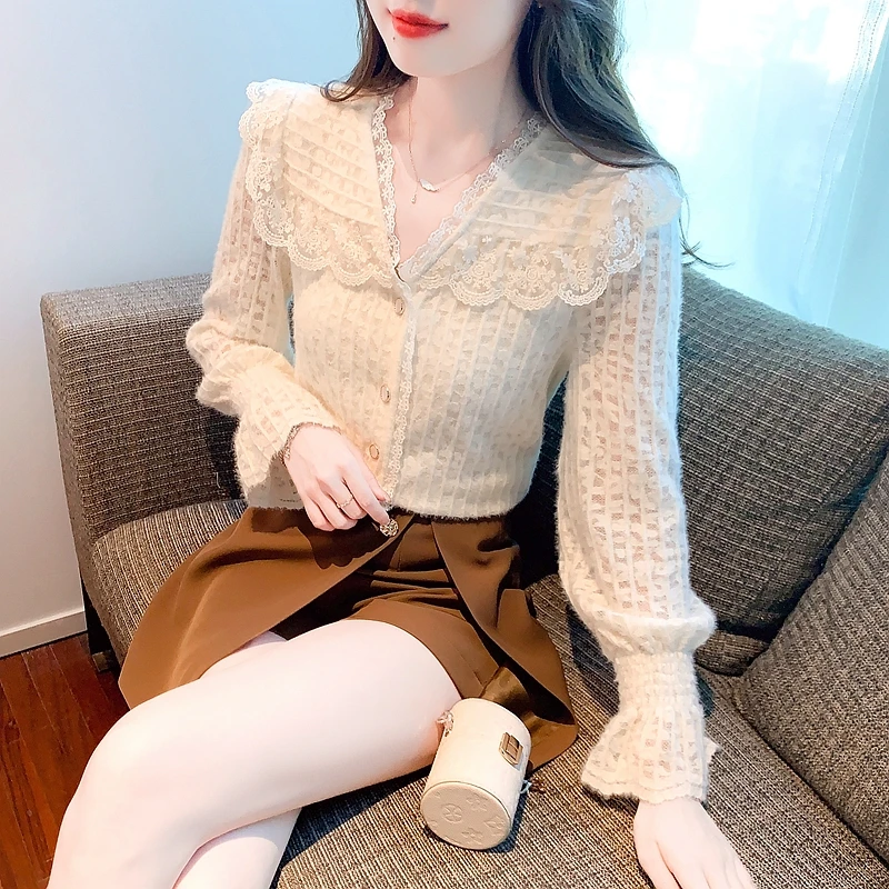 2023 Winter Wear New Lace Flare Sleeved Shirt for Women's Small and Unique Top with Thickened Velvet and Long Sleeves