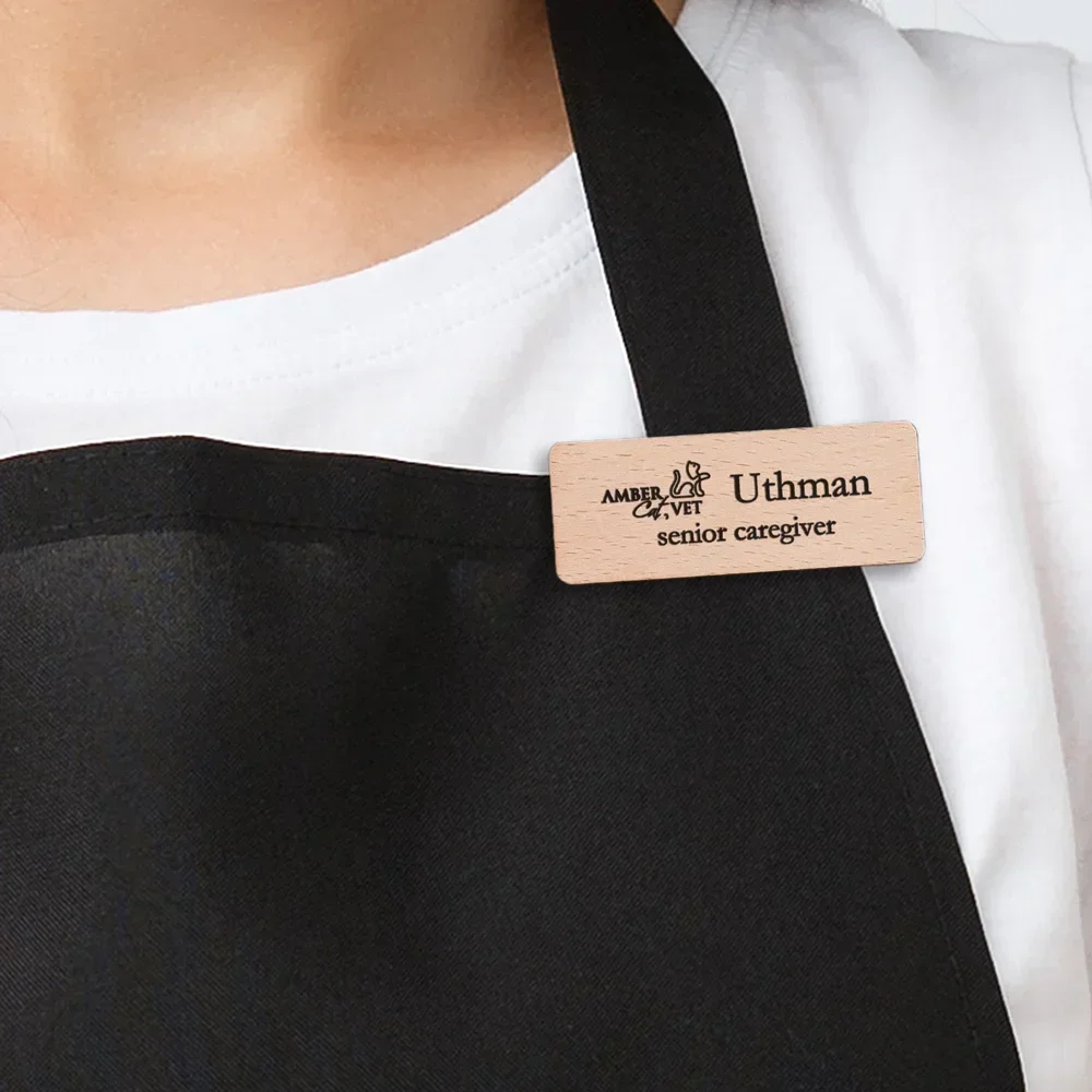 60*20 مللي متر تخصيص مجاني لتقوم بها بنفسك لوحة اسم خشبية محفورة عنوان النص شعار دبوس حامل اسم علامة الخشب لوحة معرف الأعمال اسم شارات