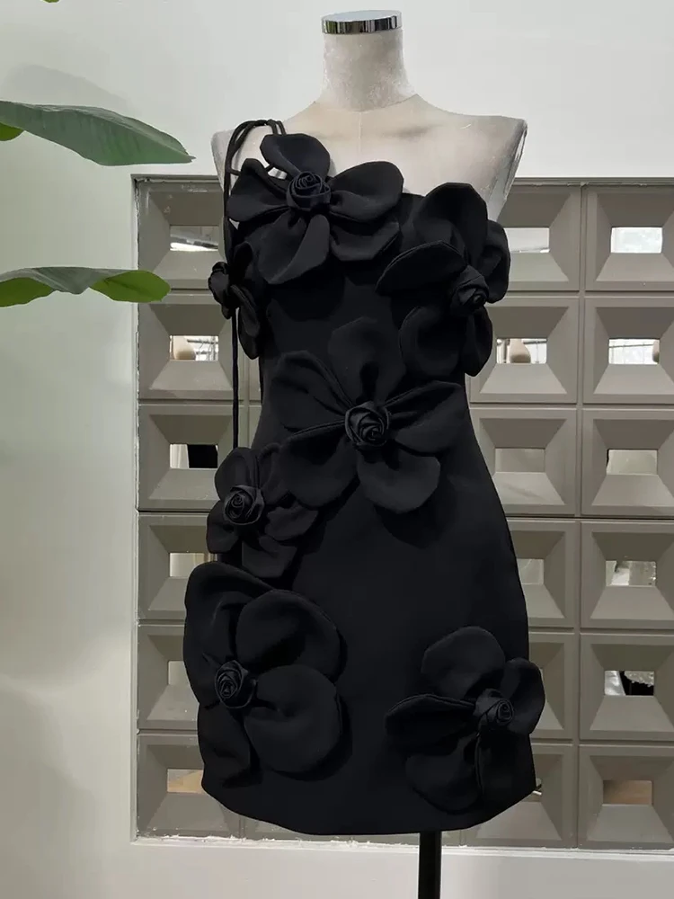 디자인 감각적인 3D 플라워 슬림 백 힙 스커트 여름 신상 패션 홀터넥 드레스 섹시 백리스 분위기 숏 드레스