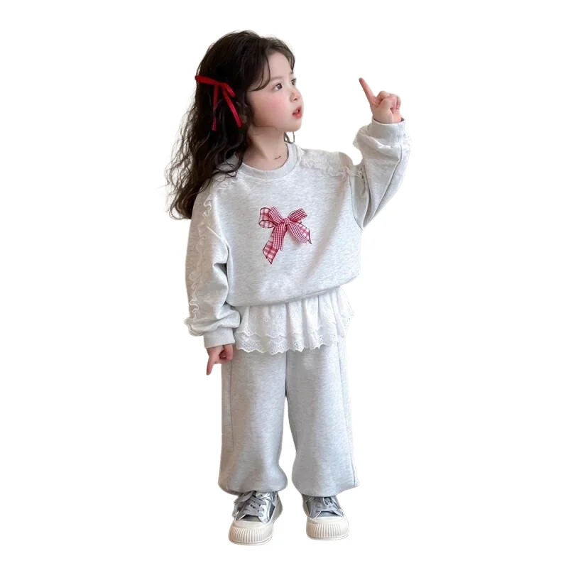 

Новинка 2024 года, комплекты из 2 предметов для девочек, одежда для малышей, милая толстовка с длинными рукавами и бантом и брюки для бега, хлопковый спортивный костюм с кружевной отделкой для детей