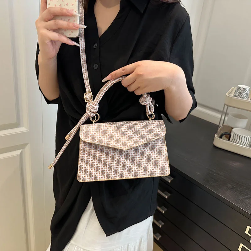 المحمولة تنوعا الكتف حقيبة ساعي مزاجه النمط الأجنبي حقيبة نسائية 2025 الصيف الاتجاه الجديد موضة حقيبة مربعة صغيرة