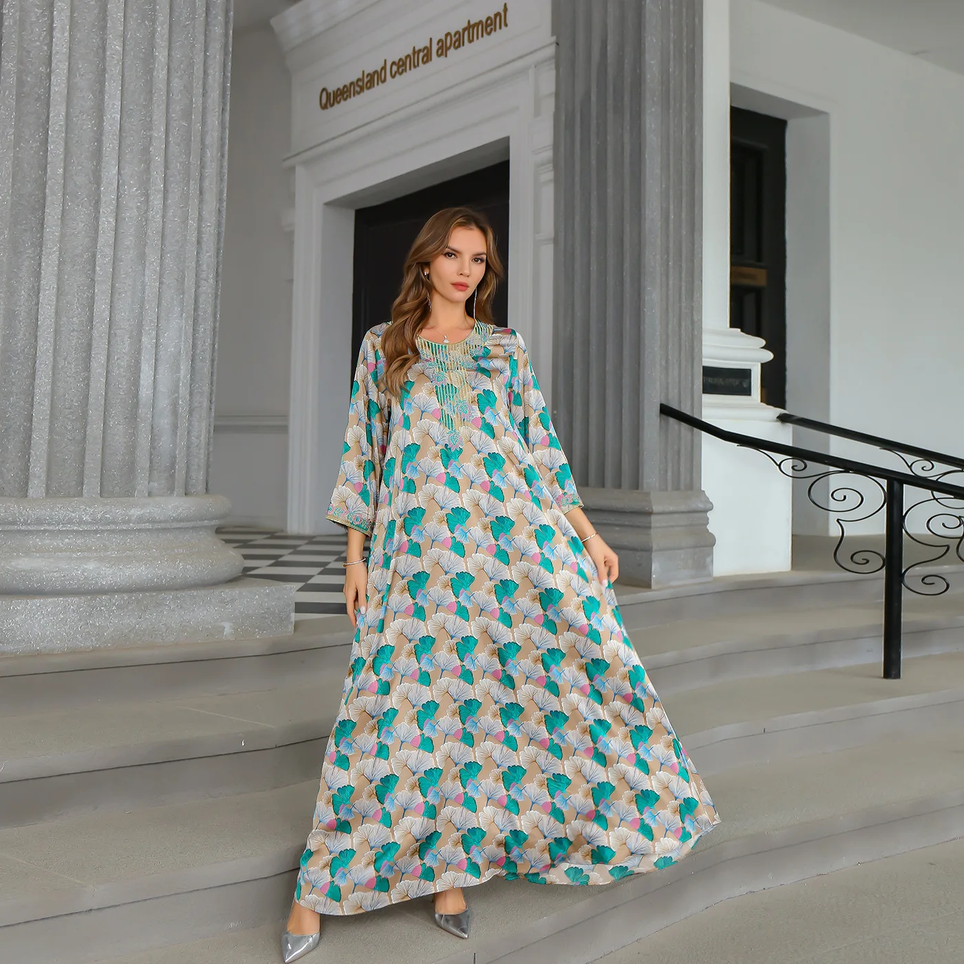 

Middle East Muslim hot diamond robe women's clothing Dubai Turkish abaya women's robe slim and thin elegant temperament new danc