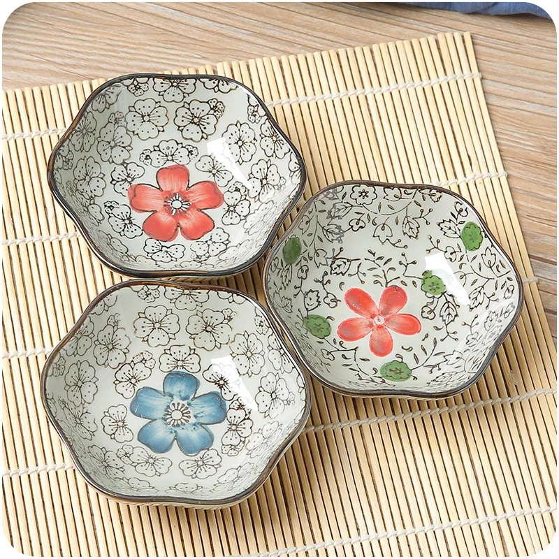 Creative household ceramic dish E120 flower kitchen plum flower shaped saucer dish pottery and porcelain tableware wholesale