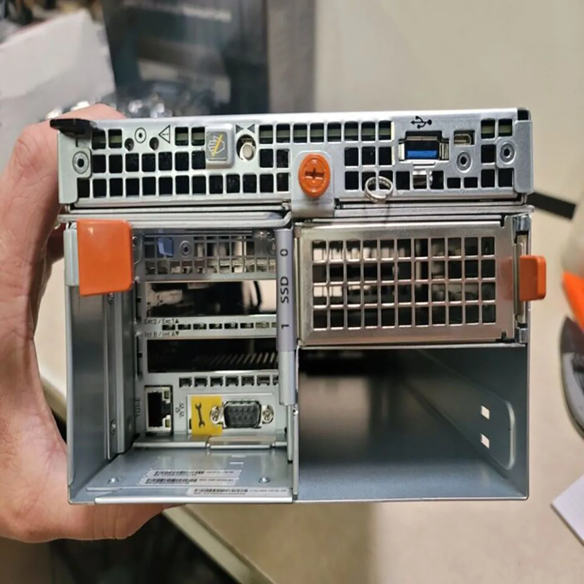 110-365-101E 100-572-072-02 Storage Controller for Isilon A200 H500