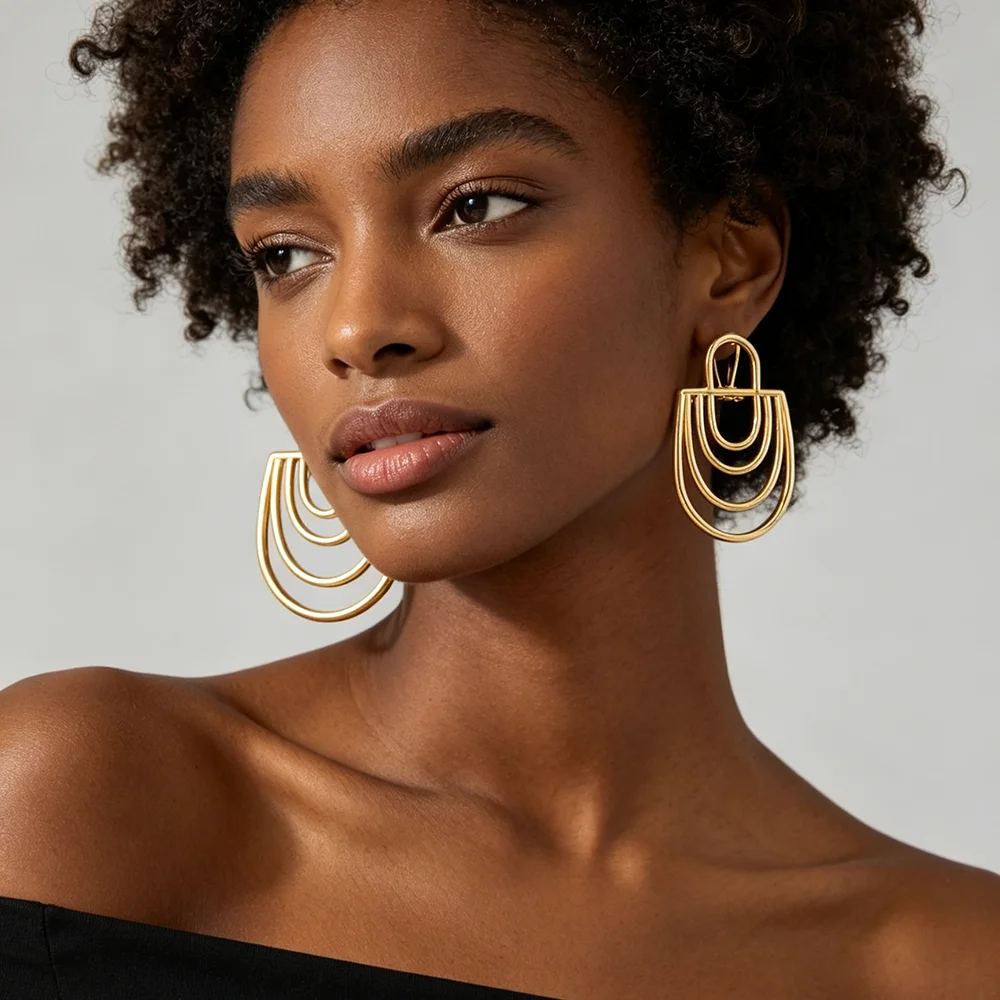 18K vergoldetes, mehrschichtiges U-förmiges hohles Ohrring-Ring-Set für Damen, luxuriöses Hochzeits- und Party-Accessoire, Brautschmuck, Geschenk – Detail 3