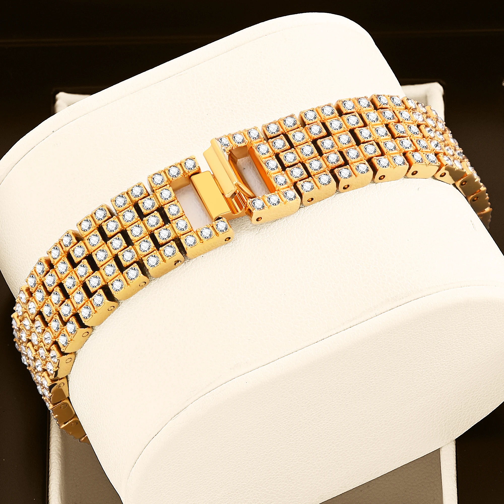 Women's Quartz Watch with Diamond-Set Dial description 5
