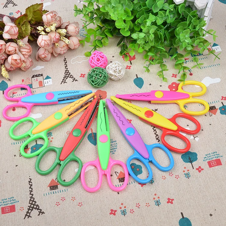 

Student DIY Color Album Decorative Lace Scissors Comfortable Hand Paper Cuttings Art Safety Scissors