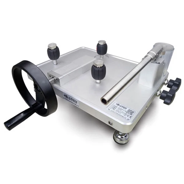 Desktop hydraulic hand pump