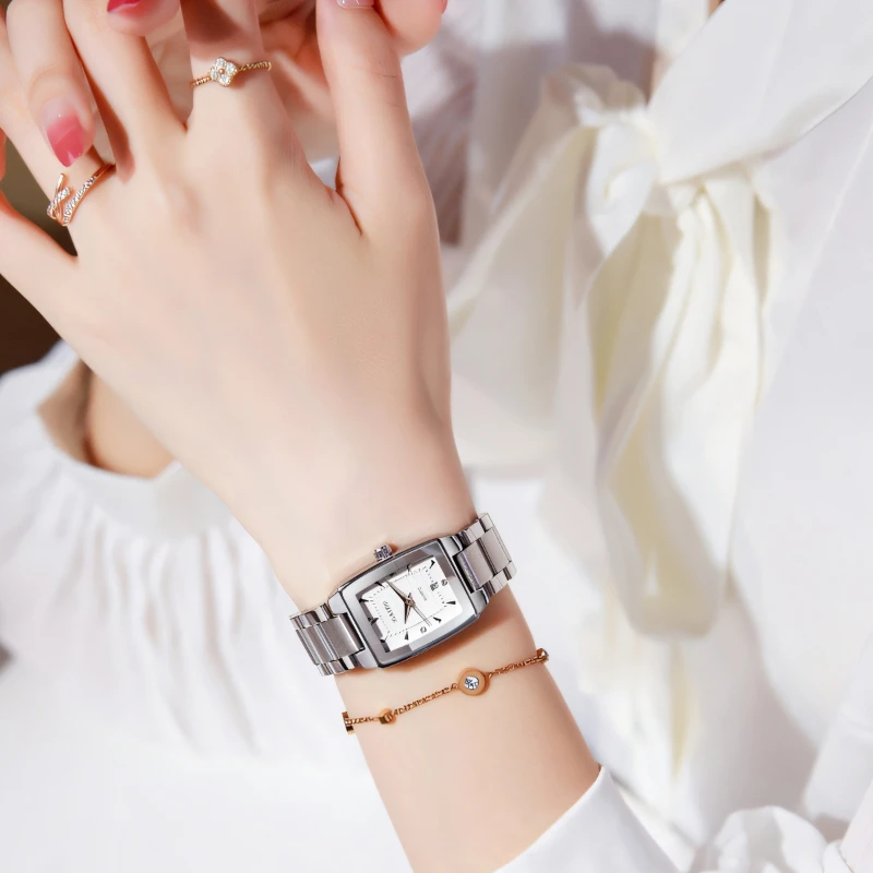 여성용 방수 시계 스퀘어 인 윈드 스몰 다이얼, 니치 라이트 럭셔리 레트로 와인 배럴, 인기 신제품