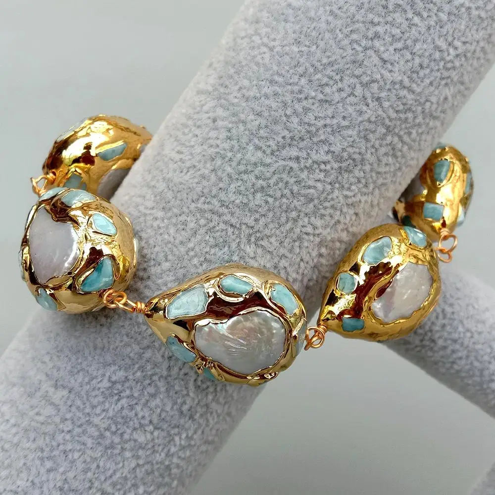 YYGEM عملة الأبيض الطبيعي المياه العذبة اللؤلؤ تمهيد 22x28 مللي متر الأزرق لاريمار رقائق دمعة الذهب اللون مطلي التفاف سوار 9"