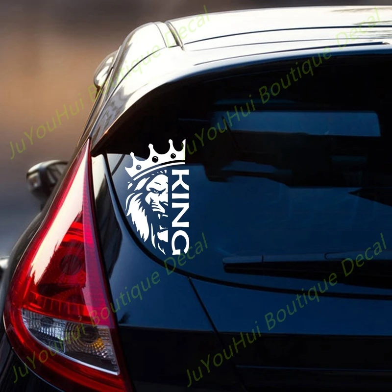 JuYouHui-calcomanía de León con corona de rey, pegatina de vinilo para coche, decoración para carrocería, parachoques, ventana trasera, portátil