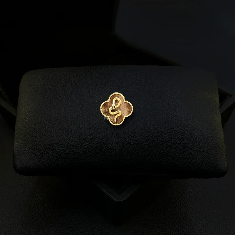 

Brooch Note | Natural Year of the Snake Lucky Grass Small Button Anti-Exposure Collar Pin Four Leaf Clover Corsage Buckle 2022