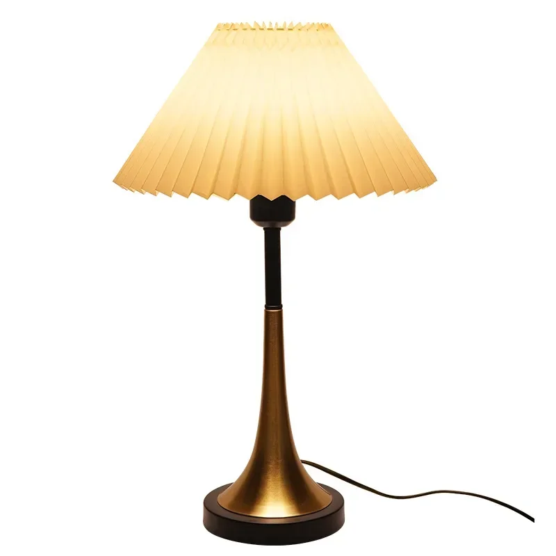 lampe-de-table-plissee-decorative-retro-haut-sens-style-medieval-ins-pour-salon-bureau-etude-atmosphere-creative