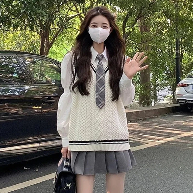 

Корейский комплект в стиле преппи JK из 4 предметов: женский вязаный жилет, белая рубашка с длинным рукавом и завязками, плиссированное серое мини-платье, комплект из 4 предметов