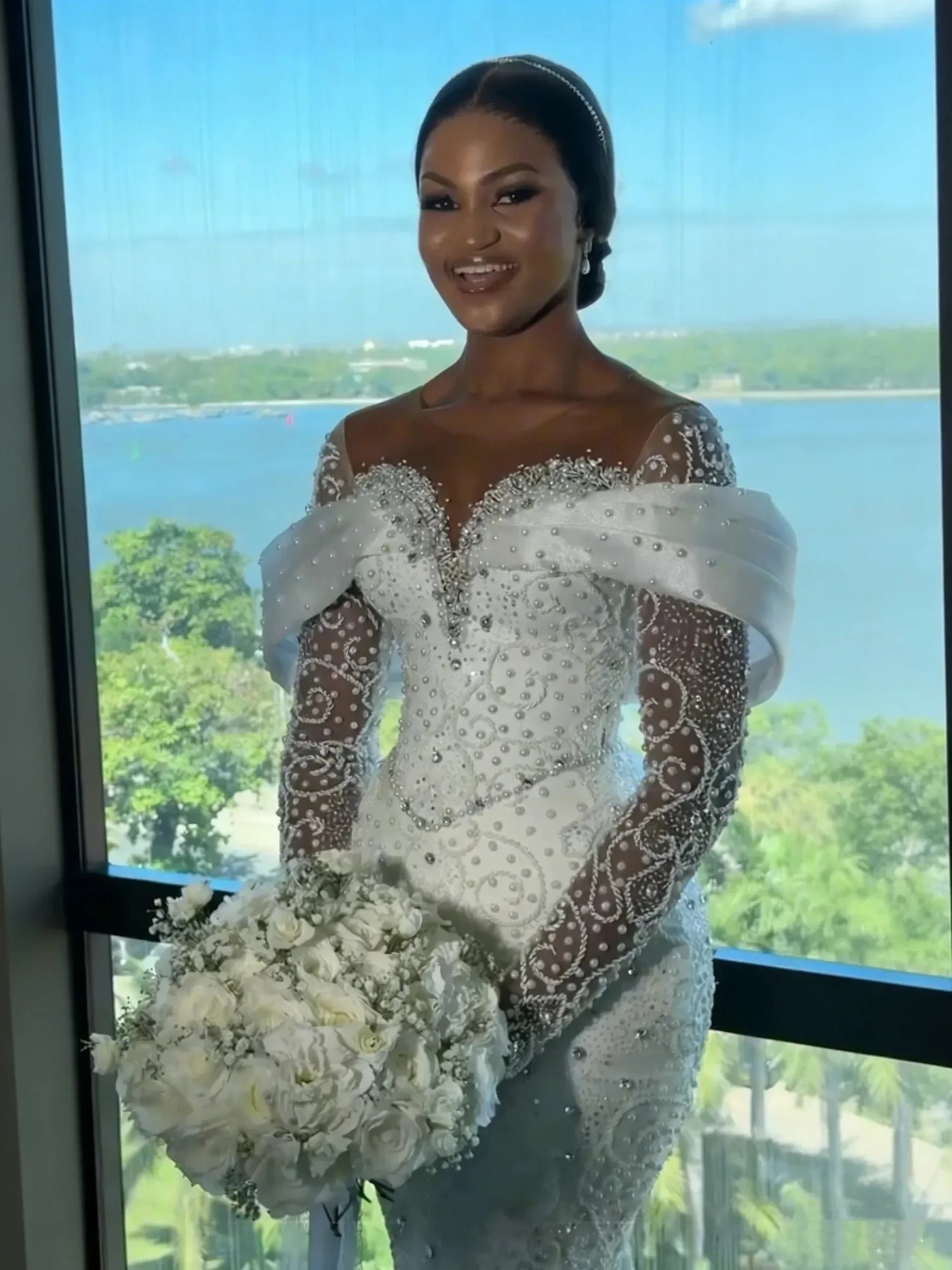 Robe de mariée luxueuse en dentelle sirène scintillante, ornée de cristaux, sexy, col en V, manches longues, bretelles détachables, personnalisable