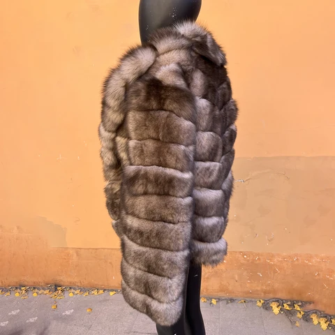 Женское короткое пальто из лисьего меха