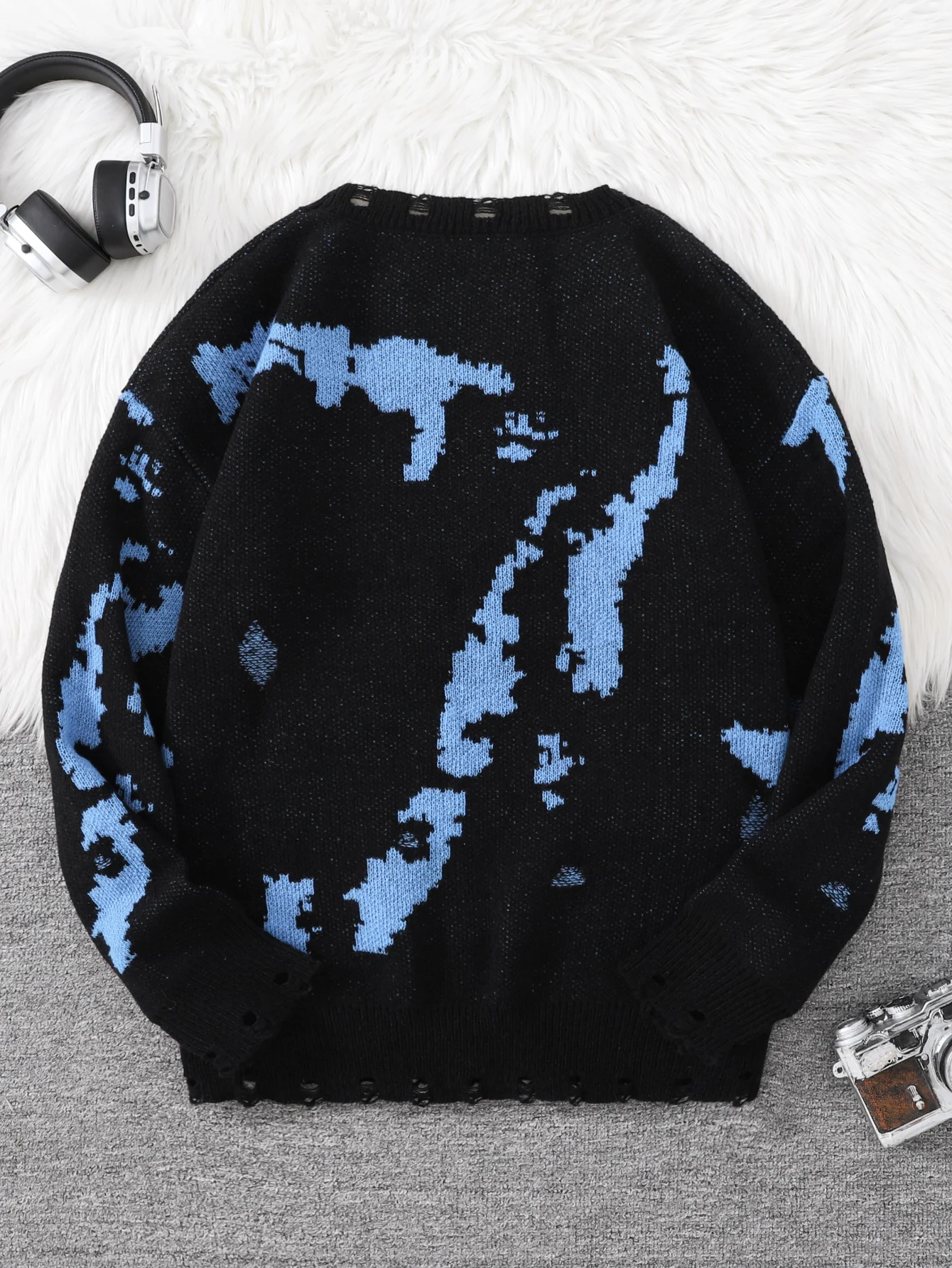 Vintage Street-Style Ripped Graffiti Pattern Pullover Sweater, Casual Round-Neck Knit Men's Pullover, Suitable for Everyday Wear, Unisex Top for Going Out, Regular Fit, Suitable for Autumn and Winter Seasons