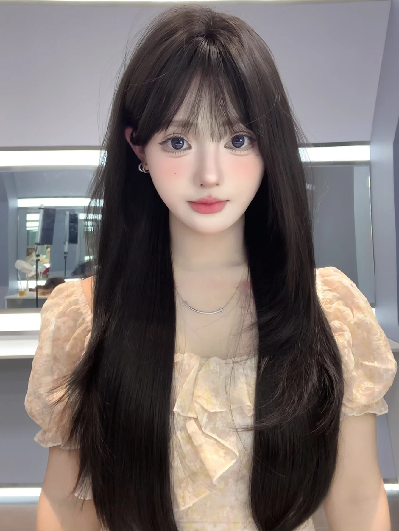 Wig sintetis Lolita gaya cantik hitam 26 inci dengan Wig rambut panjang halus lurus untuk sehari-hari wanita tahan panas