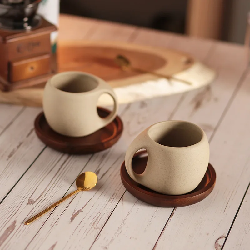 Creative Japanese retro coffee cup and plate set bee cup Small and delicate latte mug made of coarse pottery for home use