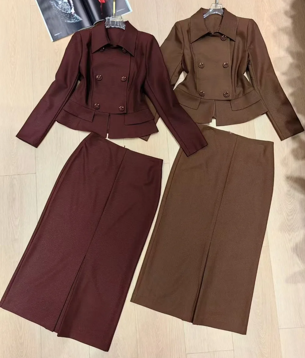 

Новые костюмы с длинной юбкой высшего качества, осень-зима 2025 г., комплект из 2 предметов, женское двубортное пальто с отложным воротником, куртки + комплект с длинной юбкой