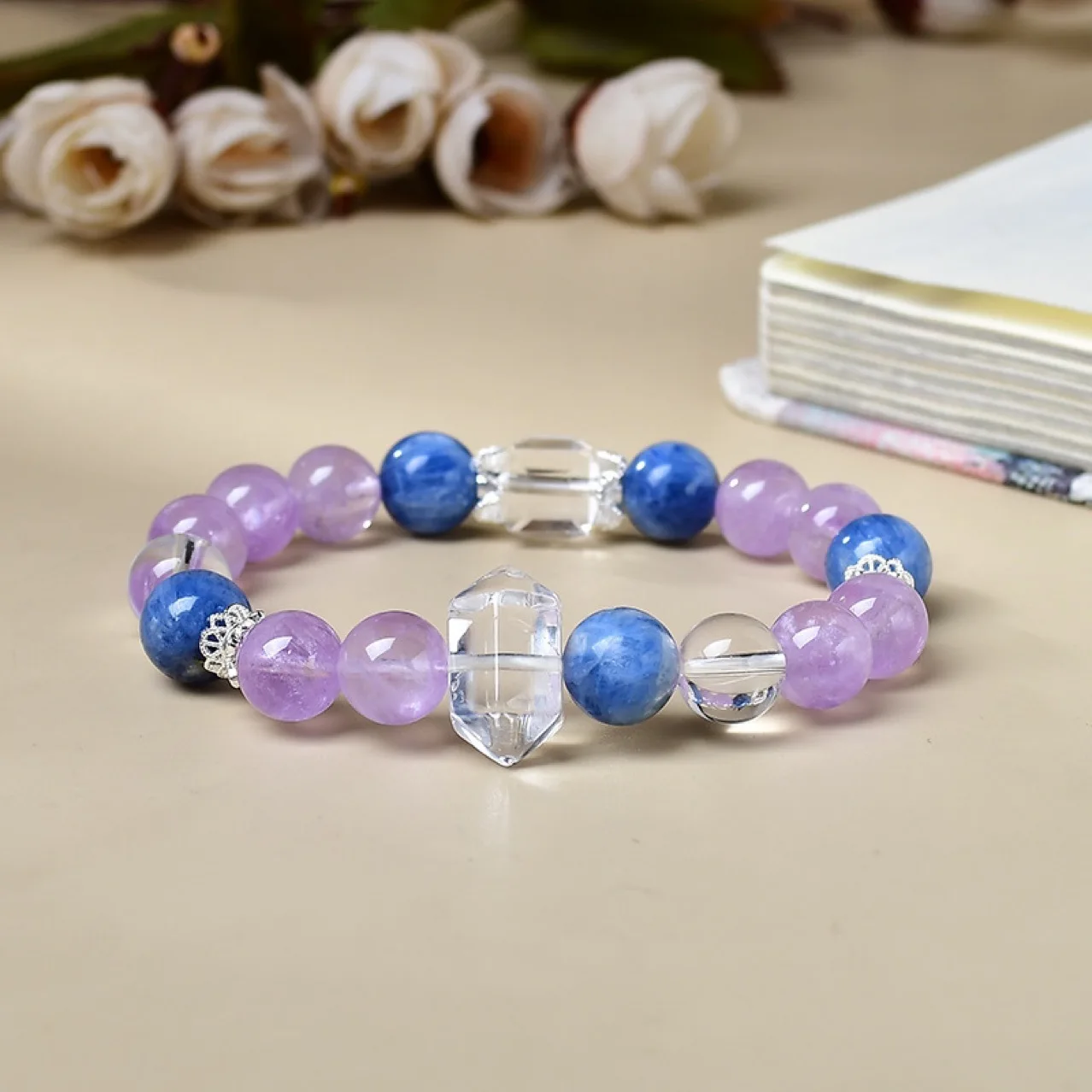 الجمشت الطبيعي الكيانيت الأبيض كريستال سوار ضوء الأزياء الفاخرة المرأة محظوظ سوار، هدية