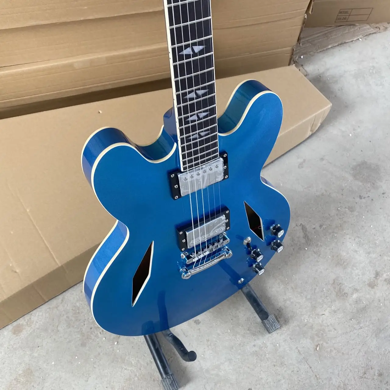 Fine Craftsmanship Blue DG 335 Semi-hollow and Double Diamond Holes Jazz Electric Guitar  Rosewood Fingerboard Maple Body