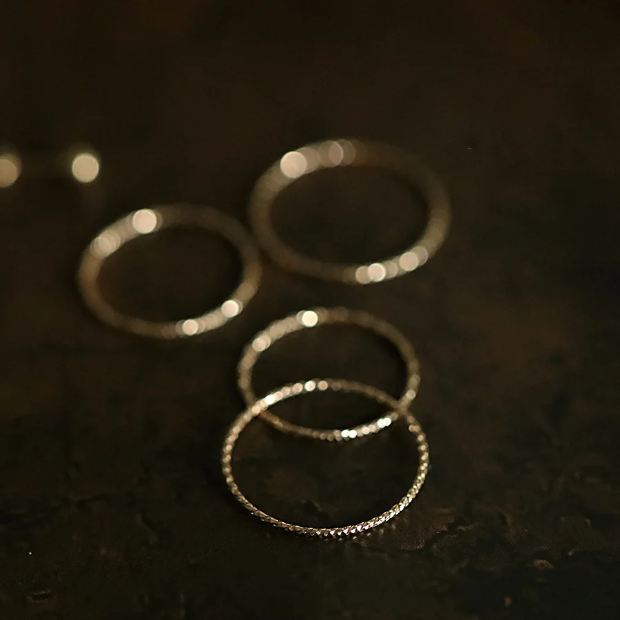 925 Sterling Silver Plated 14K Gold Minimalistyczny cienki pierścionek dla kobiet Koreański modny pierścionek ułożony w stosy