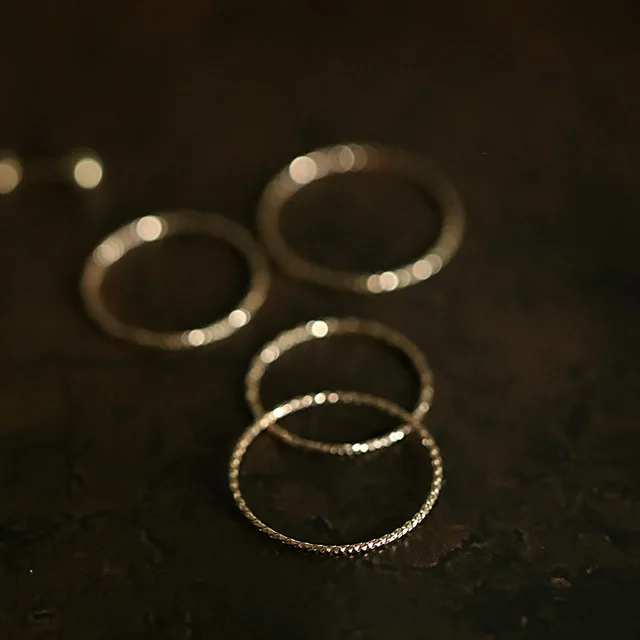 925 Sterling Silver Plated 14K Gold Minimalistyczny cienki pierścionek dla kobiet Koreański modny pierścionek ułożony w stosy