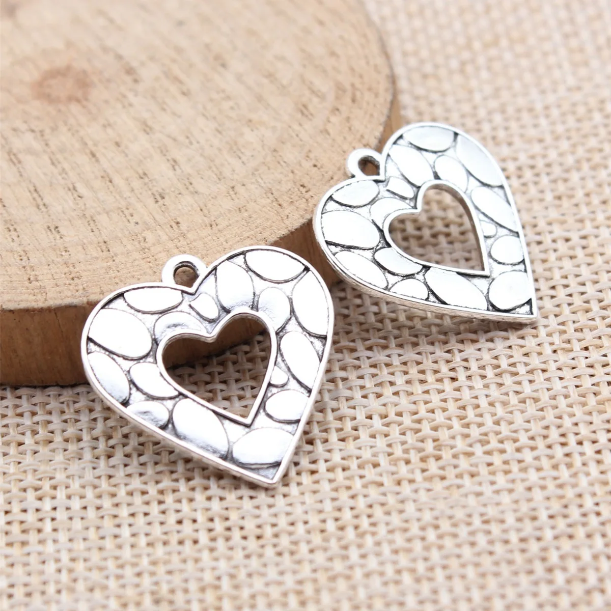 

20pcs 23x23mm(0.91x0.91inch) Antique Silver Color Double Sided Pattern Heart Charms Pendants DIY Jewelry Making Accessories