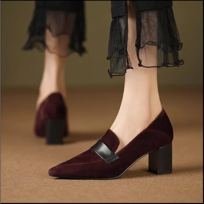 حذاء بدون كعب من الجلد الناعم للنساء بكعب سميك، قدم واحدة واسعة ومضادة للانزلاق وقصة عميقة وكعب عالٍ بمقدمة واحدة #1